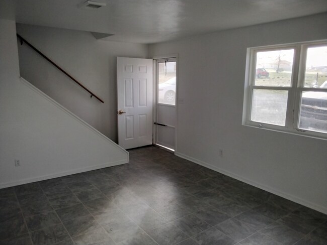 Building Photo - 174 Susan Dr