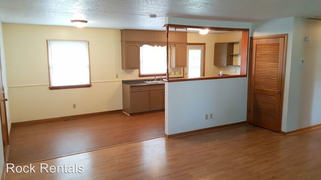 Building Photo - 304 N Speare St