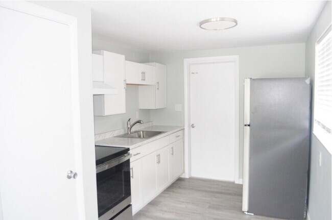 Foto del edificio - 2110 Seaman Rd