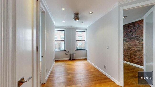 Foto del edificio - 213 E 26th St