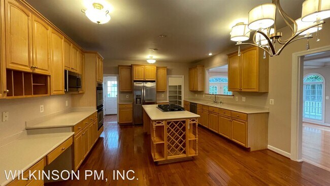 Building Photo - 5 br, 4.5 bath House - 4 Kirby Ln