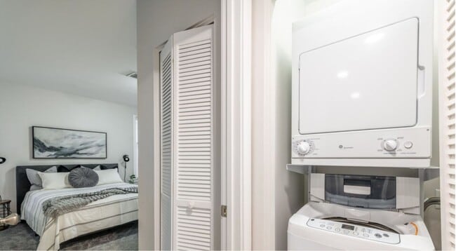 Building Photo - Appleton Square