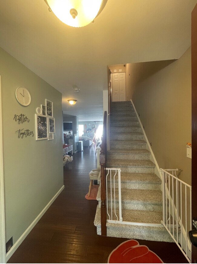 Foyer 2 - 1009 Balley Dr