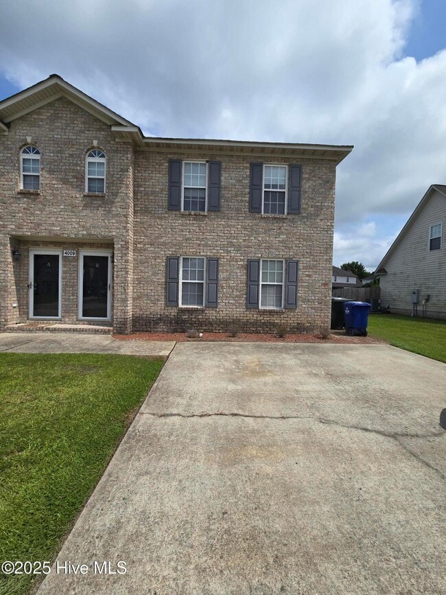 Building Photo - 4009 Lucerne Ct