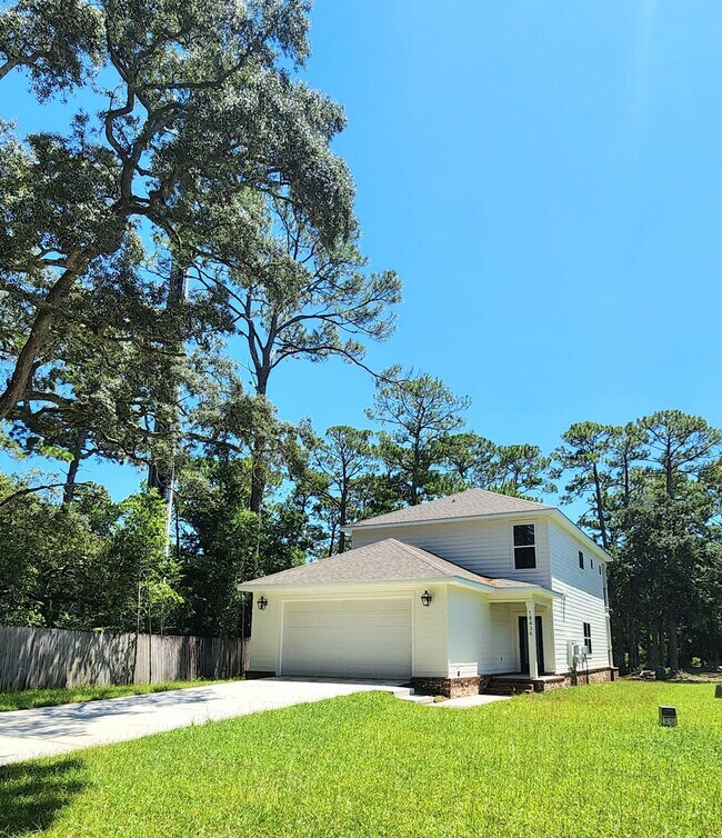 Building Photo - Stunning new executive home in Gulf Shores!
