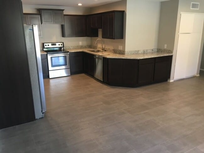 Foto del edificio - 5-Bedroom Tempe Home with Private Pool near ASU