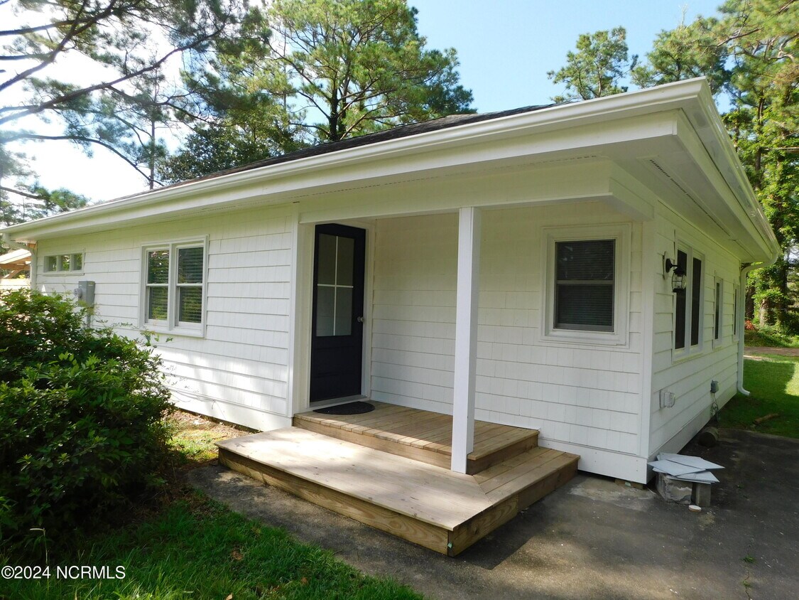 Primary Photo - 438 Pigott Rd
