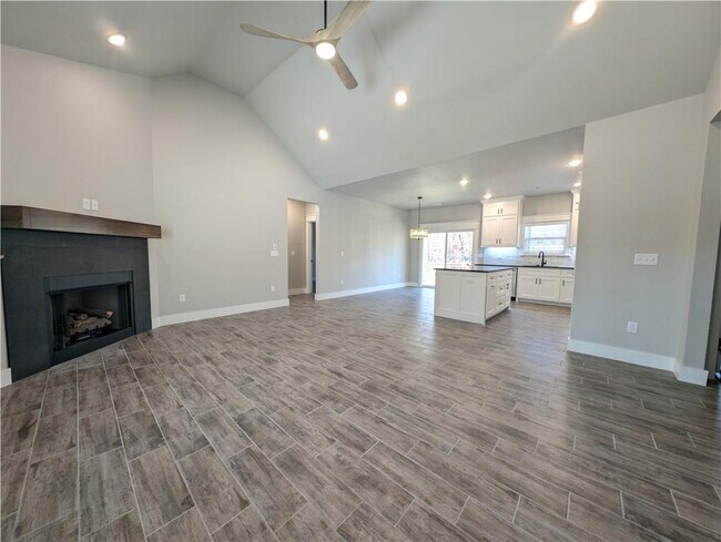 Building Photo - 9 Langholm Cir