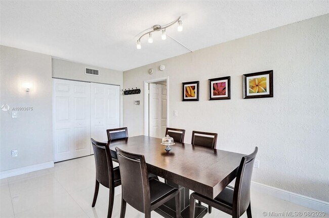 Building Photo - 3675 N Country Club Dr