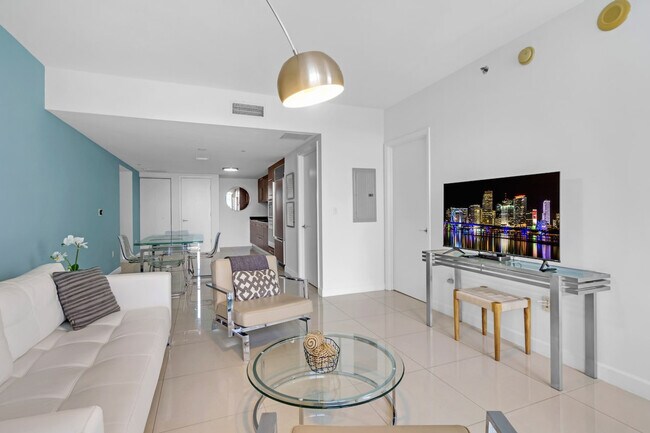 Building Photo - 485 Brickell Ave