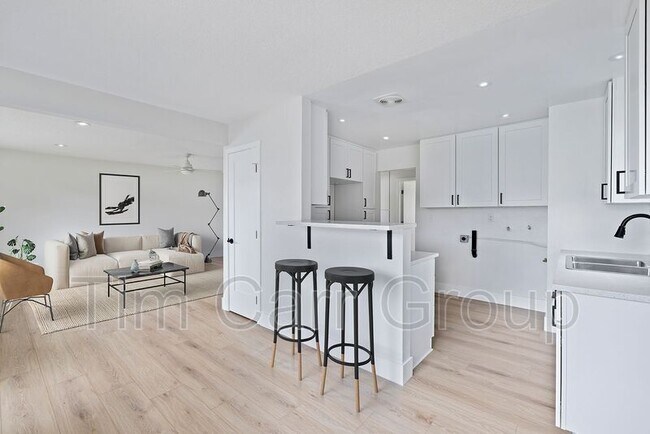 Foto del edificio - 2193 Maple Ave