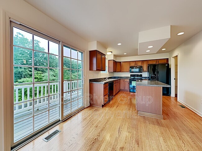 Building Photo - 114 Castle View Dr