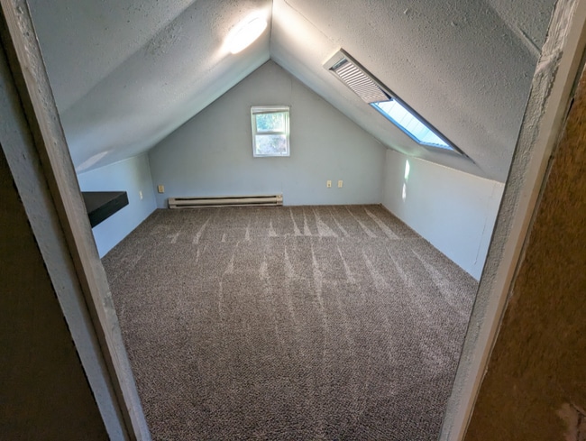 Building Photo - 1220 SW E Ave