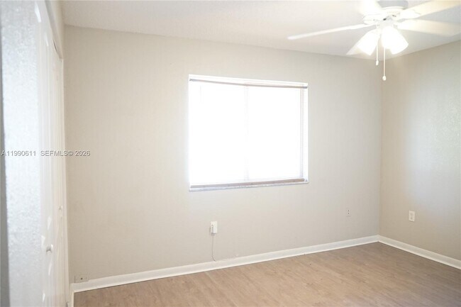 Foto del edificio - 331 NW 82nd Ave