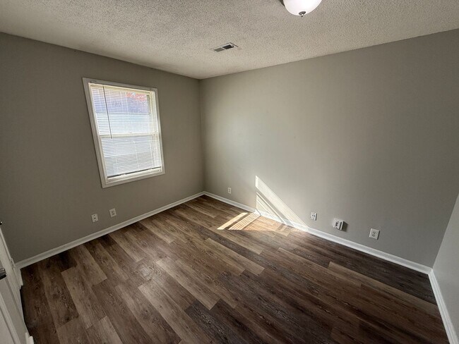 Foto del edificio - 402-404_SW 6th ST