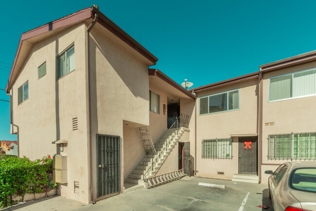 Building Photo - 8425 S Western Ave
