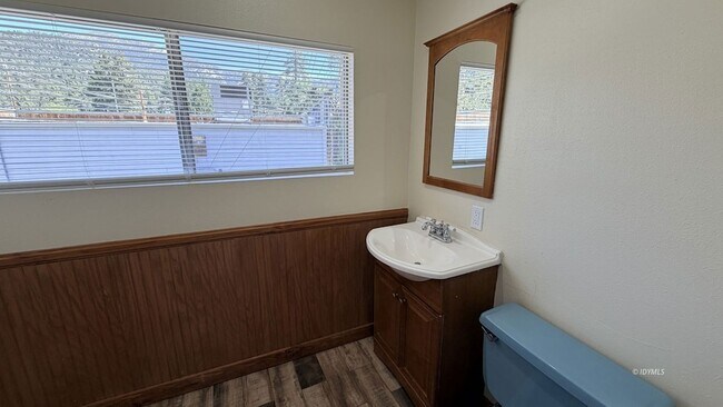 Foto del edificio - 54141 Pine Crest Ave