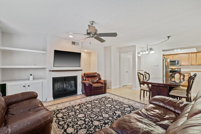 Building Photo - 1838 Fernspring Cv