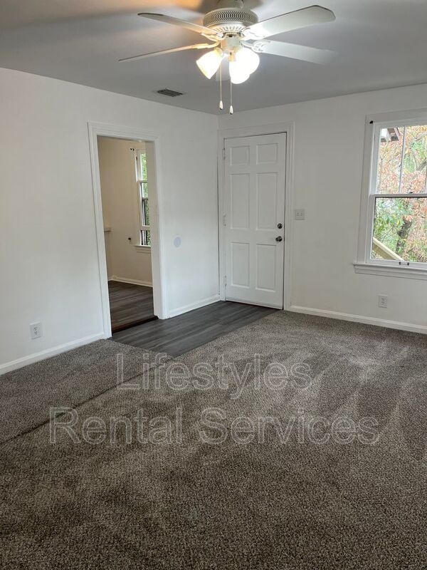 Foto del edificio - 3719 Mayflower St