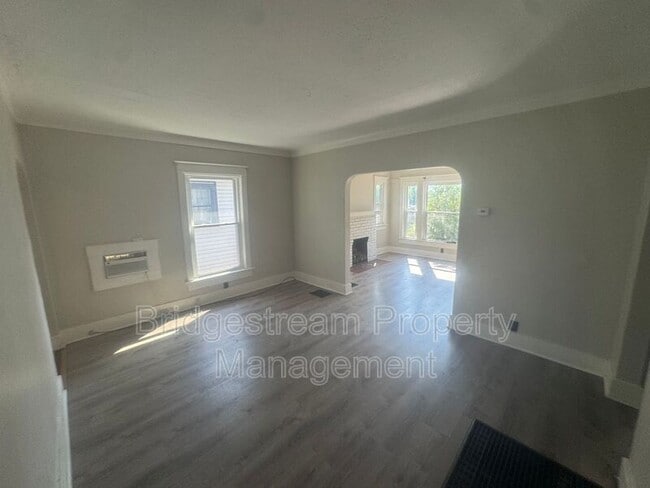 Photo - 823 Princeton Dr House