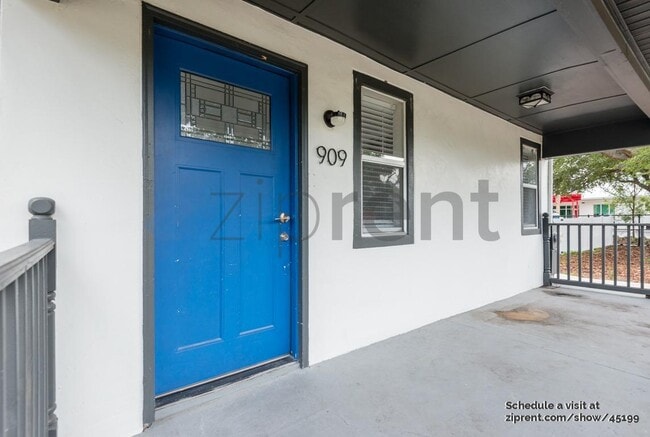 Building Photo - 909 E 28th Ave