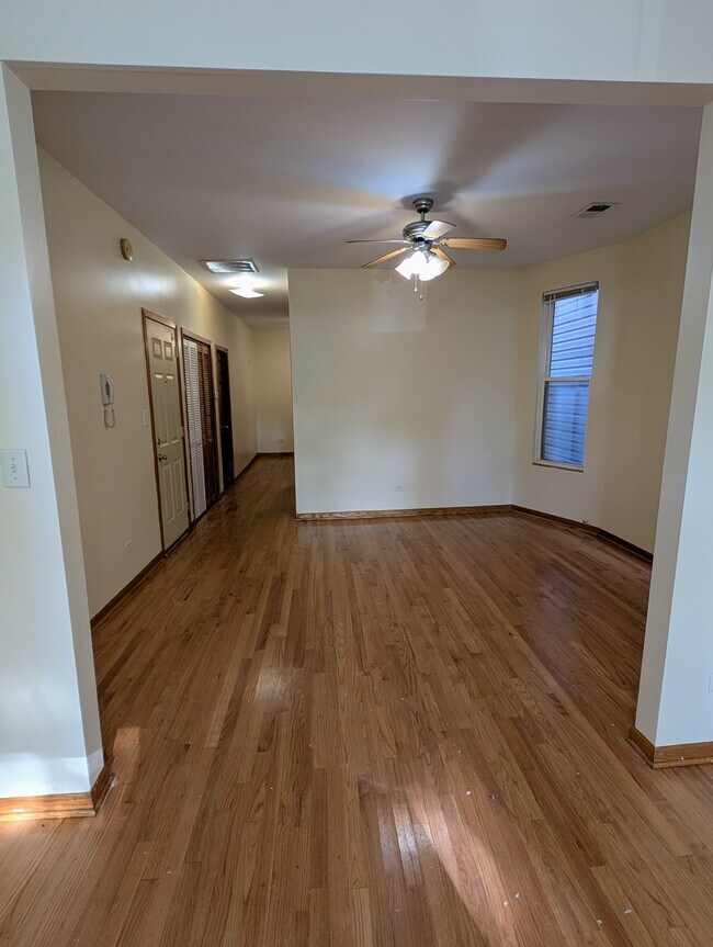 Foto del edificio - 2041 N Keeler Ave