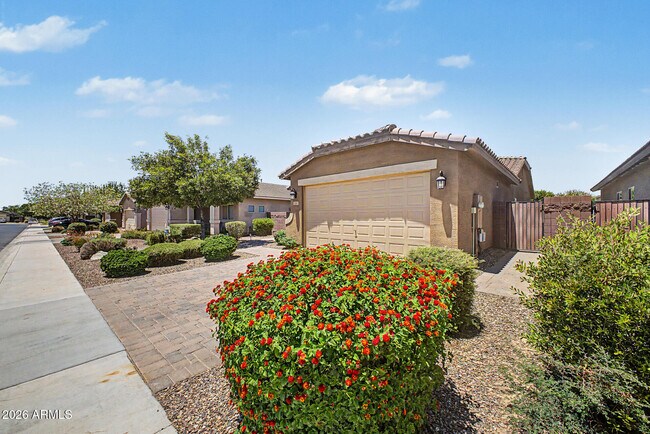 Foto del edificio - 1360 W Joshua Tree Ave