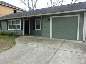 Building Photo - 2231 Saxon Dr