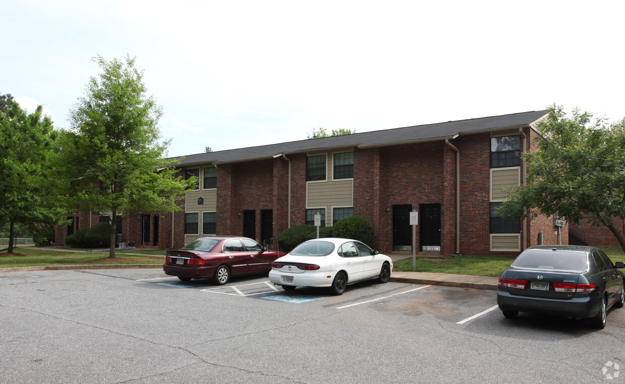 Building Photo - Clarke Gardens Apartments