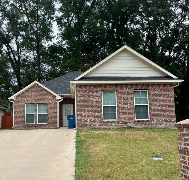 Building Photo - 677 Hays Ave