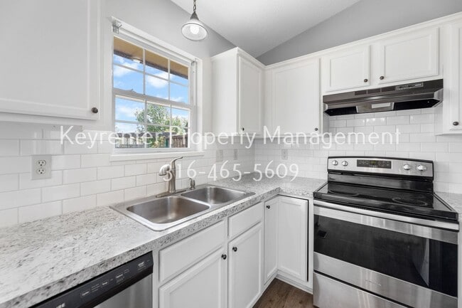 Building Photo - 1610 Summerwood St