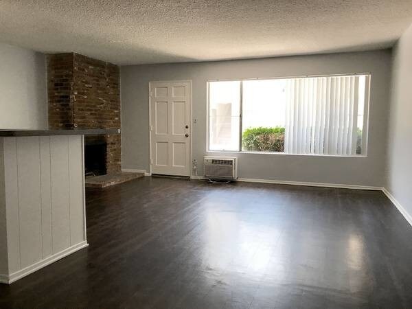 Foto principal - 6835 Variel Ave