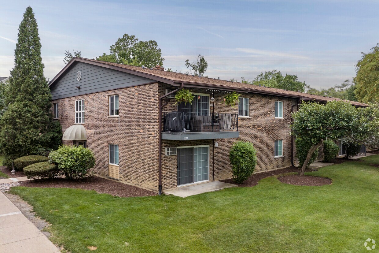 Westmore Apartments in Lombard, IL