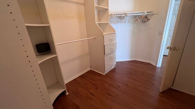 Foto del edificio - Beautiful home in gated community! Spaciou...