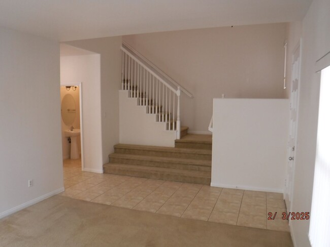 Building Photo - SPACIOUS 2 STORY HOME AT END OF CUL-DE-SAC