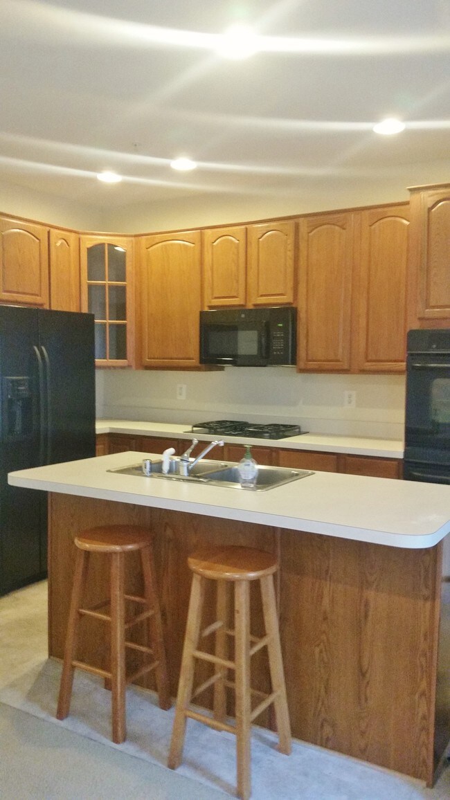 Building Photo - 128 Buttonwood Ct