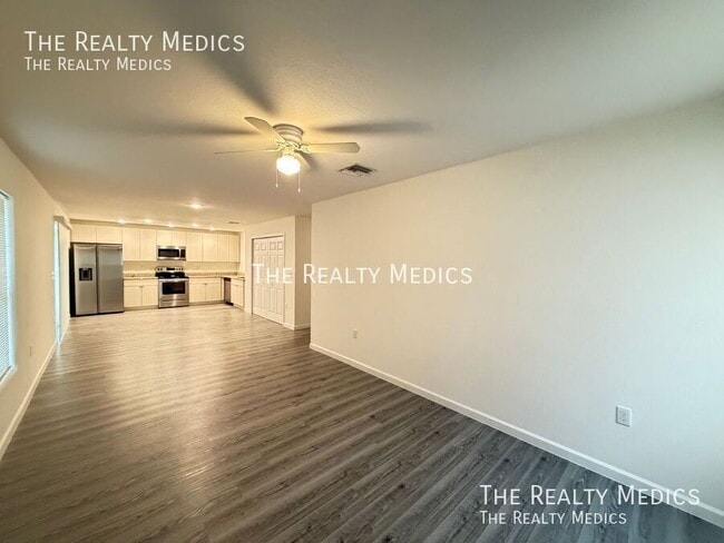 Building Photo - 15137 SW 61st Ct