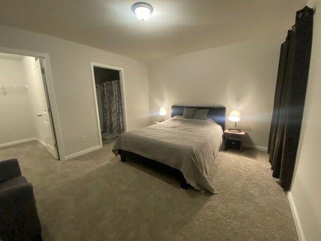 Master bedroom with queen bed - 4818 Abbington Oaks Wy