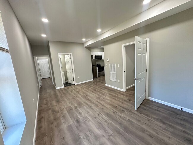 Building Photo - Beautiful 2 Bed 2 Bath Apartment