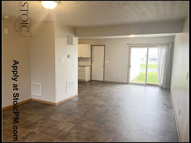 Building Photo - 5460 Poolbeg St