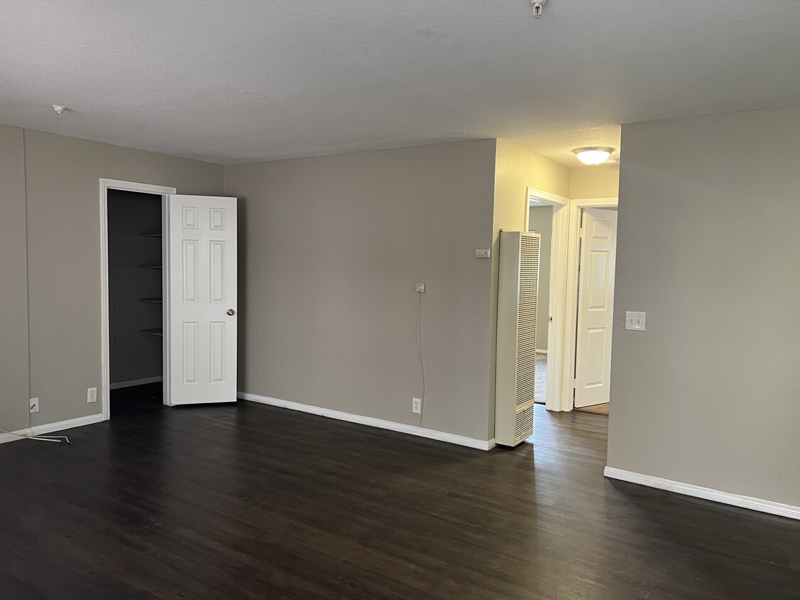Foto principal - 827 Redondo Ave