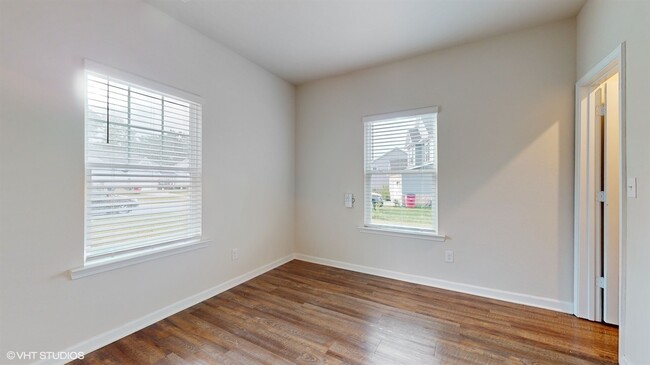 Building Photo - 3302 Bridgewood Dr