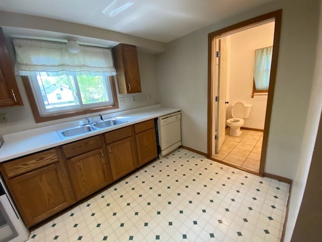 Foto del edificio - WHOLE HOUSE: 3 Bed 1 Bath close to UWEC! Available June 1st