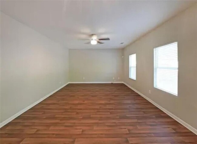 Building Photo - 677 Holly Springs Ct