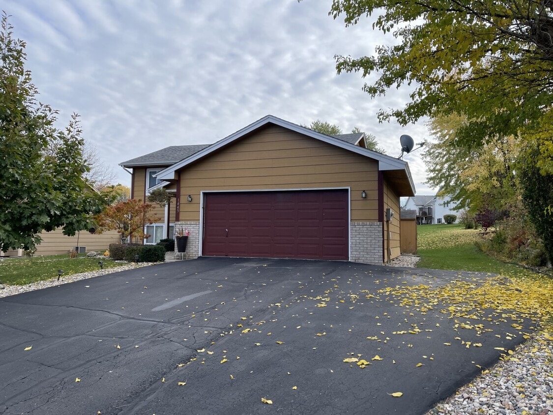 1445 Sage Ln, Shakopee, MN 55379 House Rental in Shakopee, MN