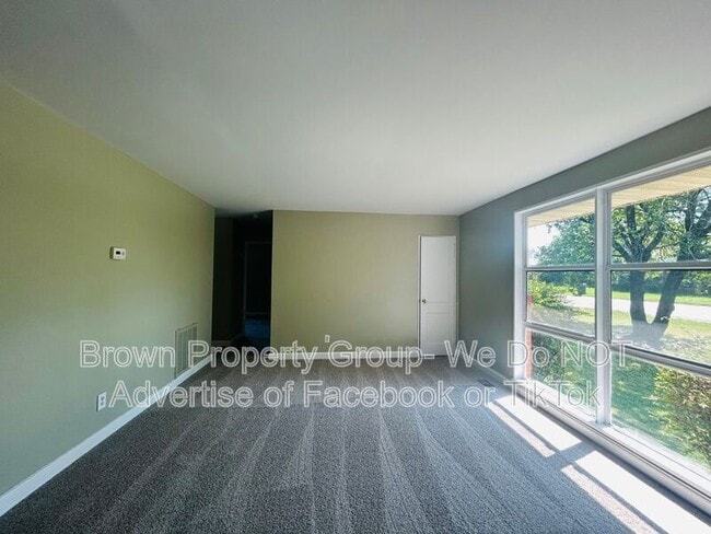 Building Photo - 486 McBain Dr