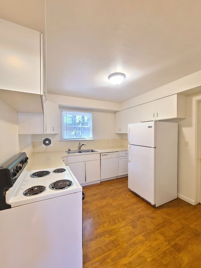 Building Photo - 801 S Lincoln Pl