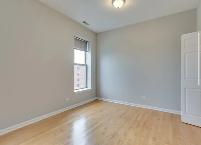 Foto del edificio - 602 S Western Ave
