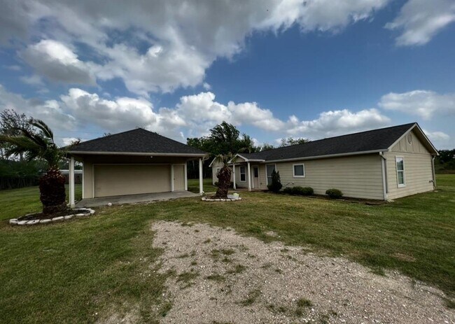 Building Photo - 22405 Beckendorff Rd