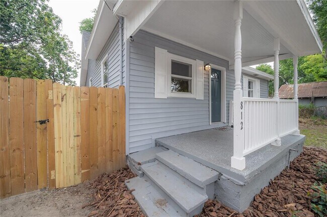 Building Photo - 812 E Bryan St